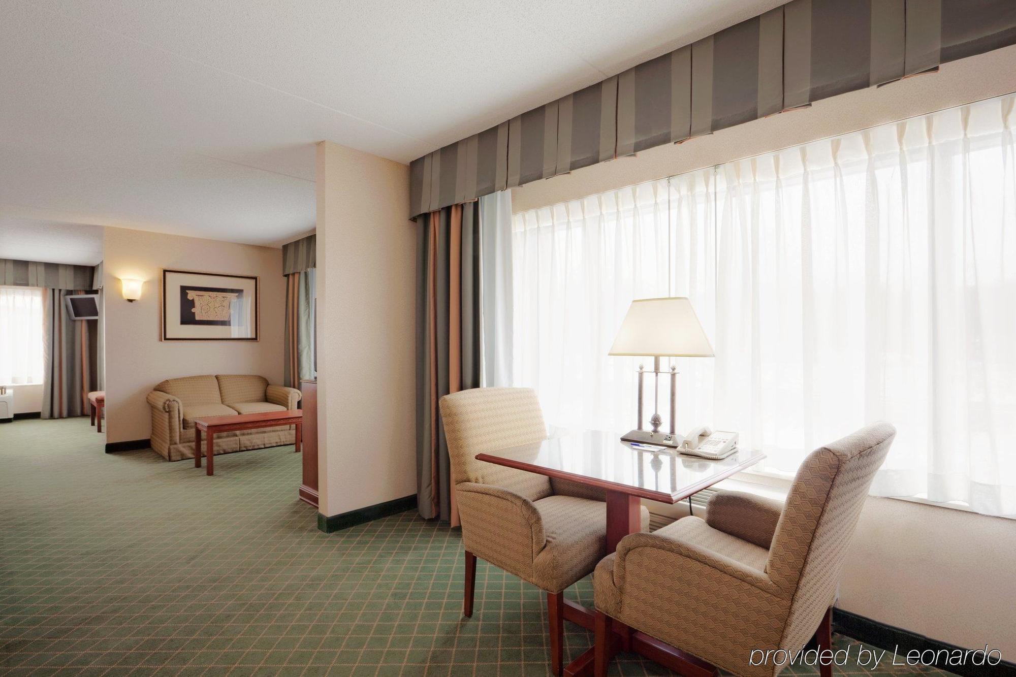 Holiday Inn Express Hotel & Suites Auburn By Ihg Rum bild
